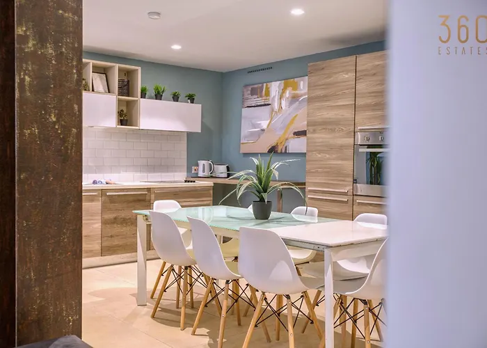 4br In Prime Location Just Off The Promenade By 360 Estates בית נופש