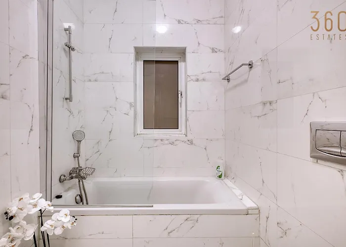 Σπίτι διακοπών 4br In Prime Location Just Off The Promenade By 360 Estates *