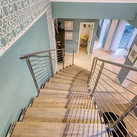 Casa de Férias 4br In Prime Location Just Off The Promenade By 360 Estates *